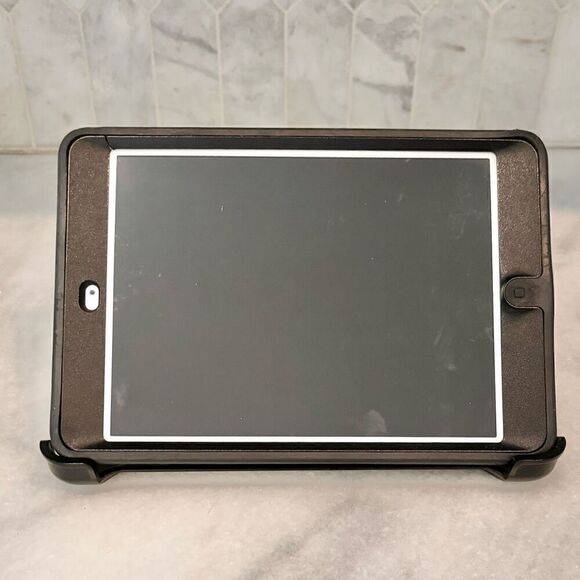 Apple Ipad Mini Silver 2012 First Generation Model - Silver - Picture 1 of 9
